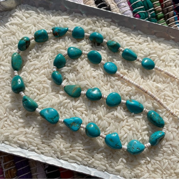 Vintage Native American Indigenous Turquoise Nugget Hand Strung Necklace - Picture 3 of 11
